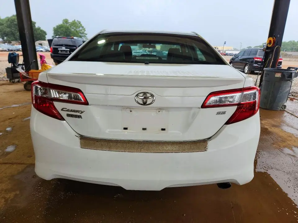 2014 TOYOTA CAMRY SE  