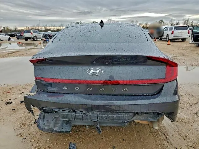 2022 HYUNDAI SONATA SE  