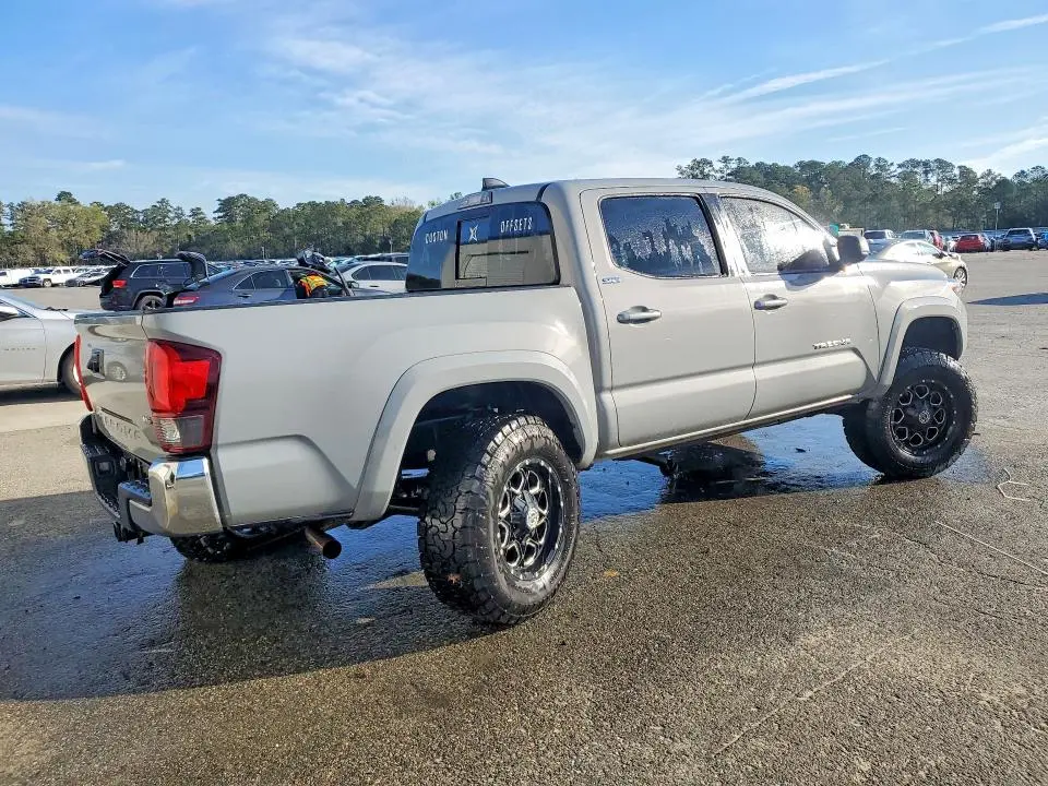 2021 TOYOTA TACOMA SR5 V6  