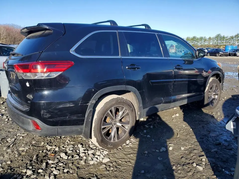 2019 TOYOTA HIGHLANDER LE  
