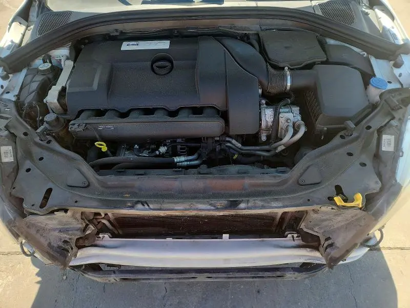 2015 VOLVO XC60 T6 PREMIER  