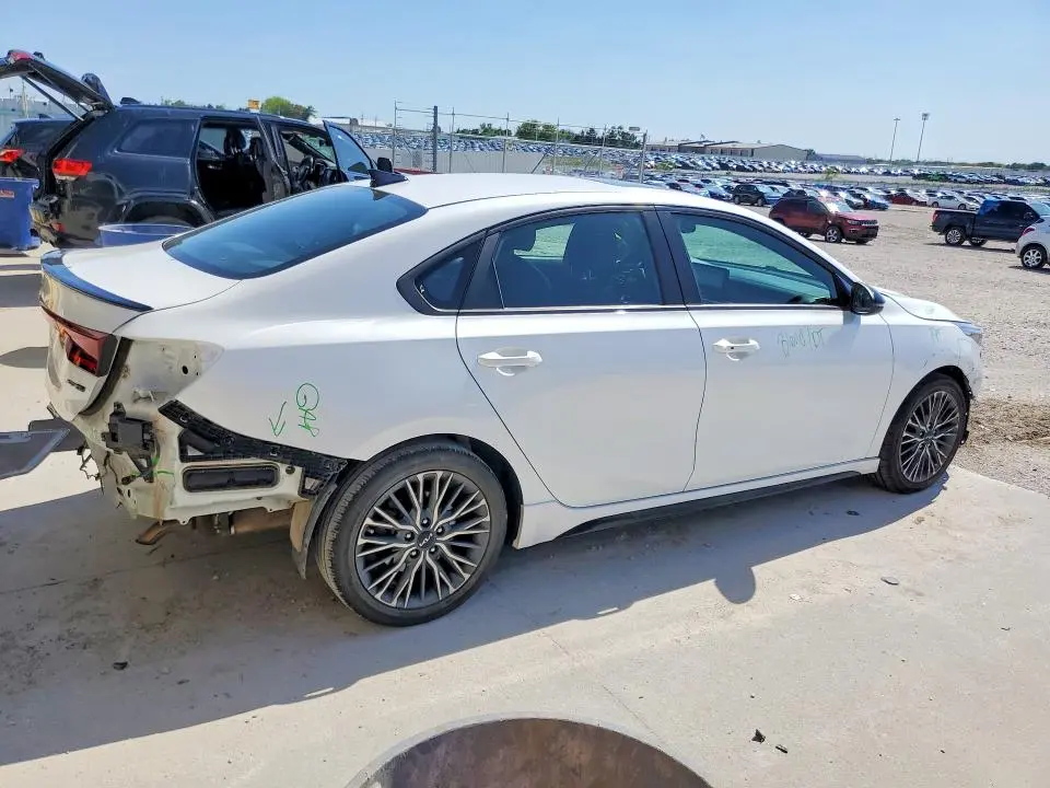 2023 KIA FORTE GT LINE  