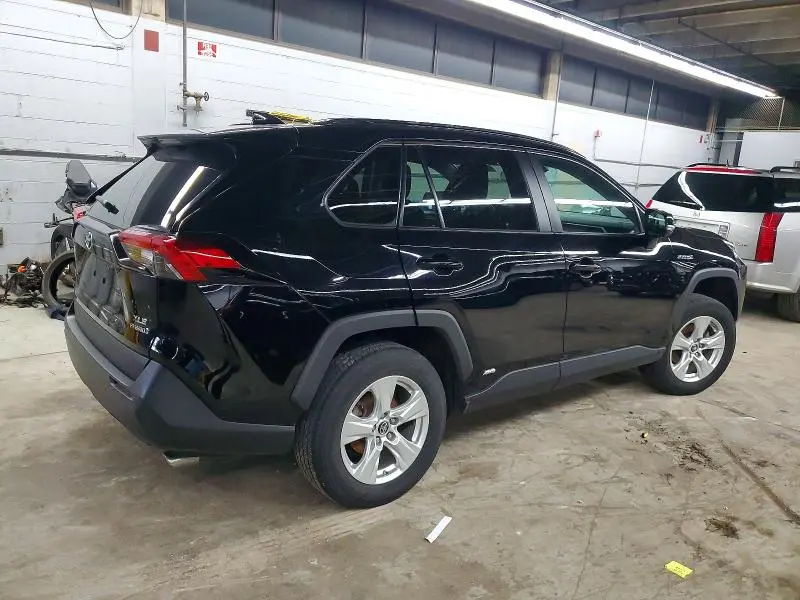 2019 TOYOTA RAV4 XLE  
