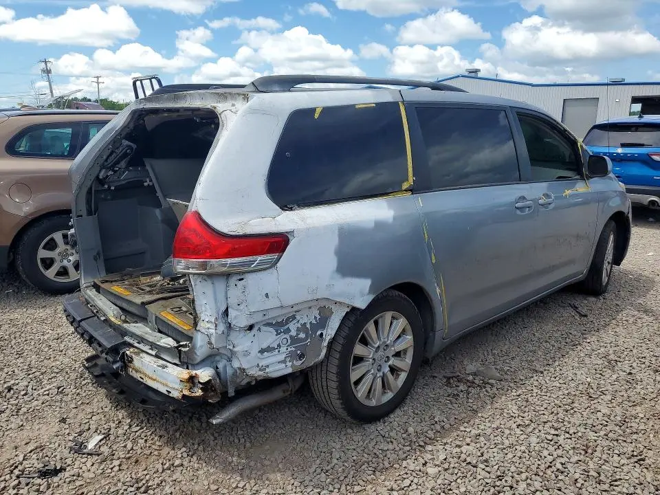 2011 TOYOTA SIENNA XLE 7-PASSENGER  
