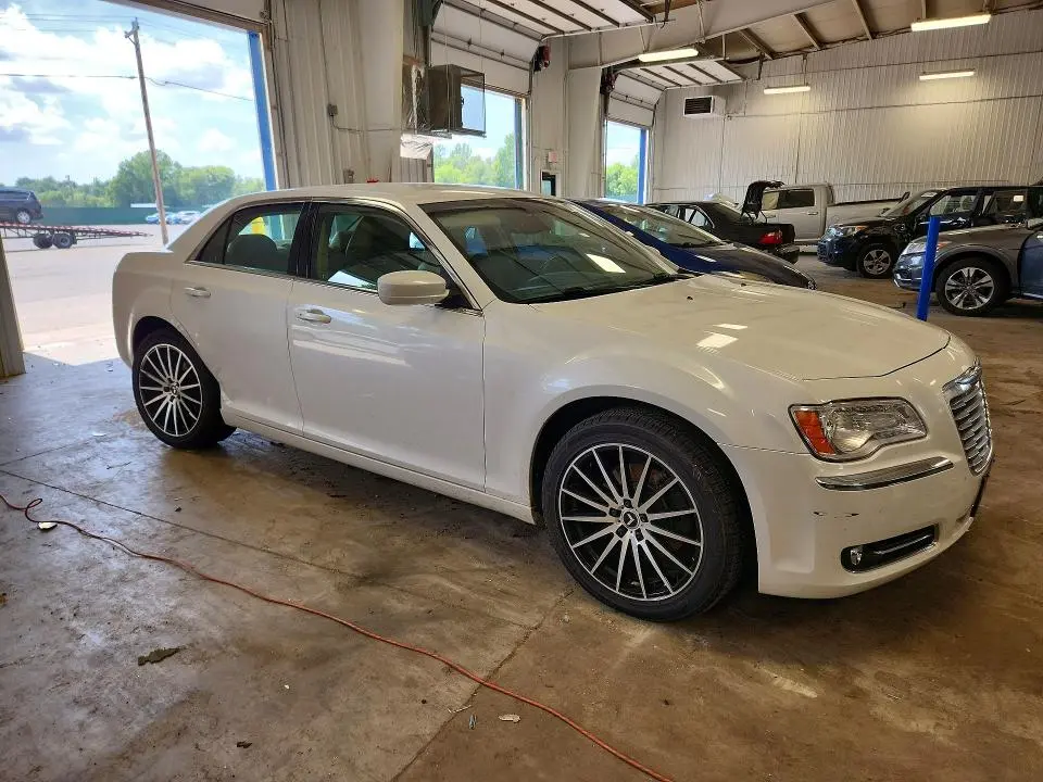 2013 CHRYSLER 300   