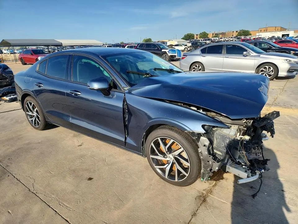 2020 VOLVO S60 T6 MOMENTUM  