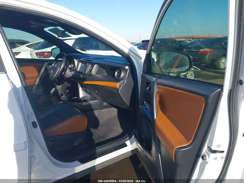 2017 TOYOTA RAV4 SE