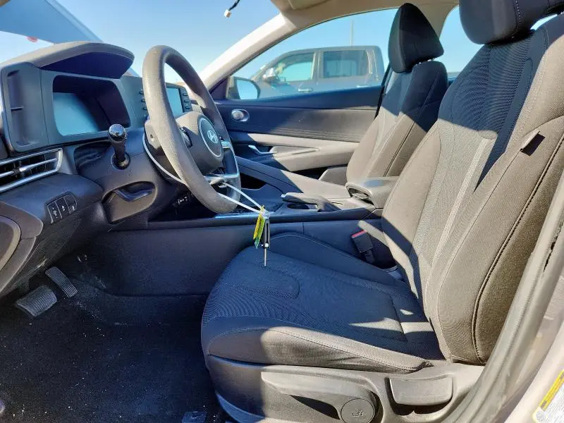 2024 HYUNDAI ELANTRA SE  
