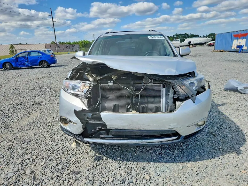 2013 TOYOTA HIGHLANDER SE  
