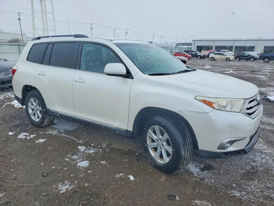2013 TOYOTA HIGHLANDER SE  