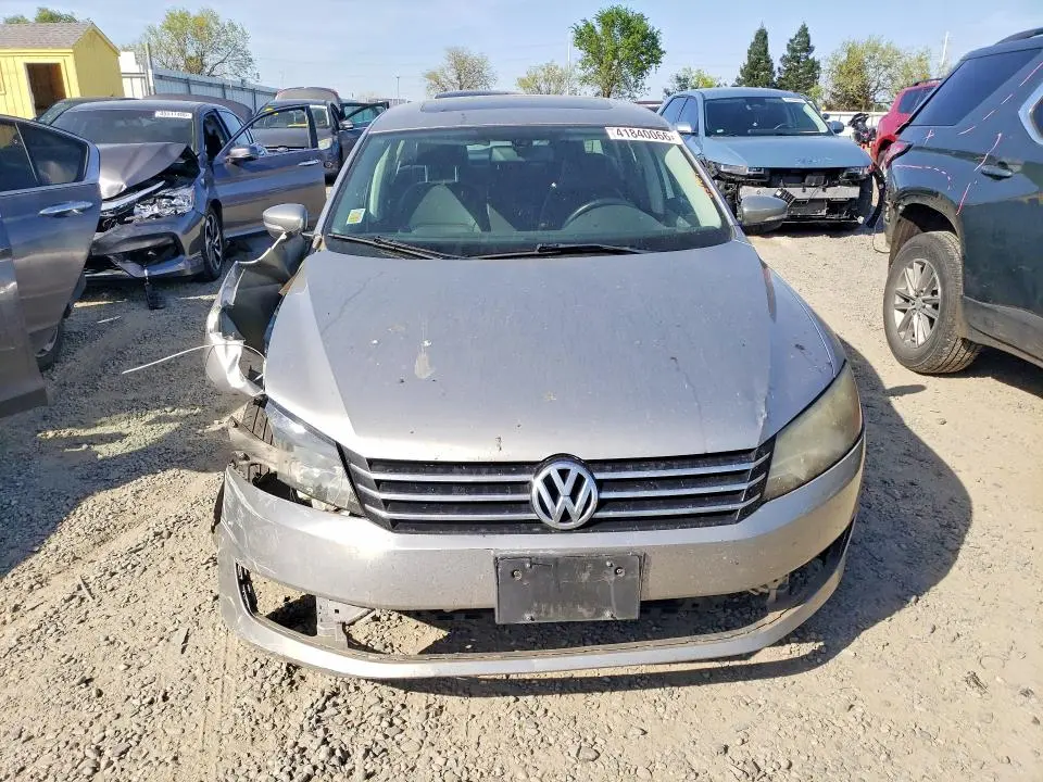 2013 VOLKSWAGEN PASSAT SE  