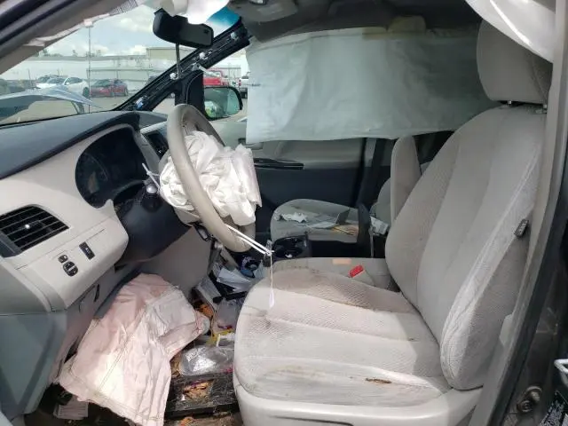 2013 TOYOTA SIENNA LE  