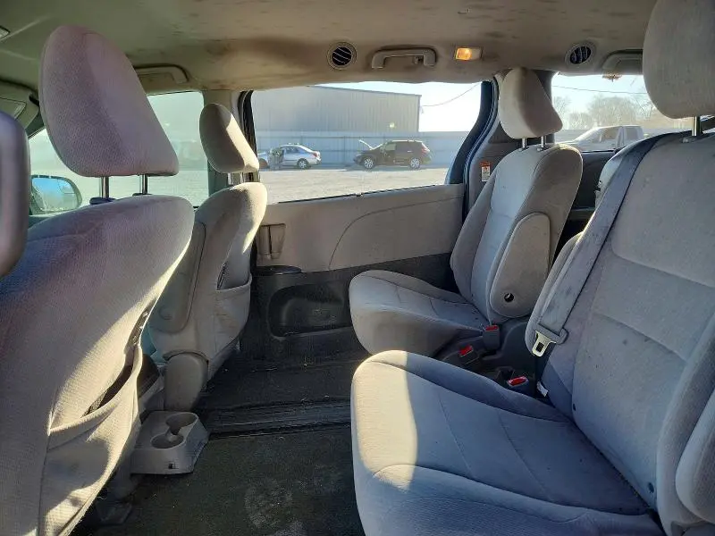 2015 TOYOTA SIENNA LE  