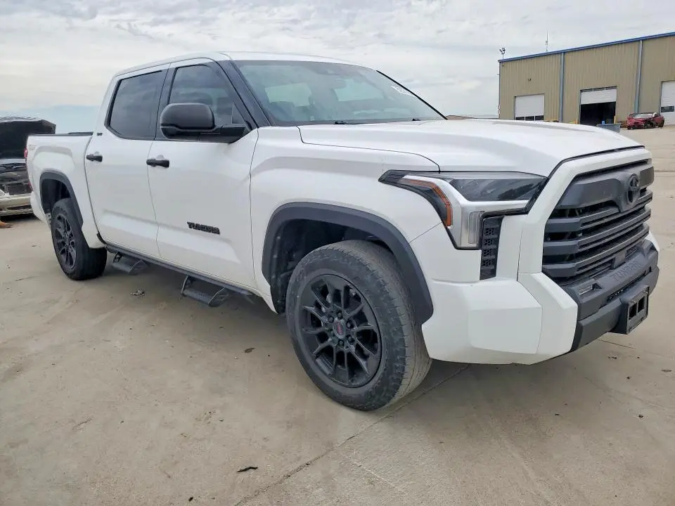 2023 TOYOTA TUNDRA SR5  