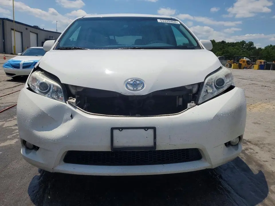 2014 TOYOTA SIENNA XLE 8-PASSENGER  