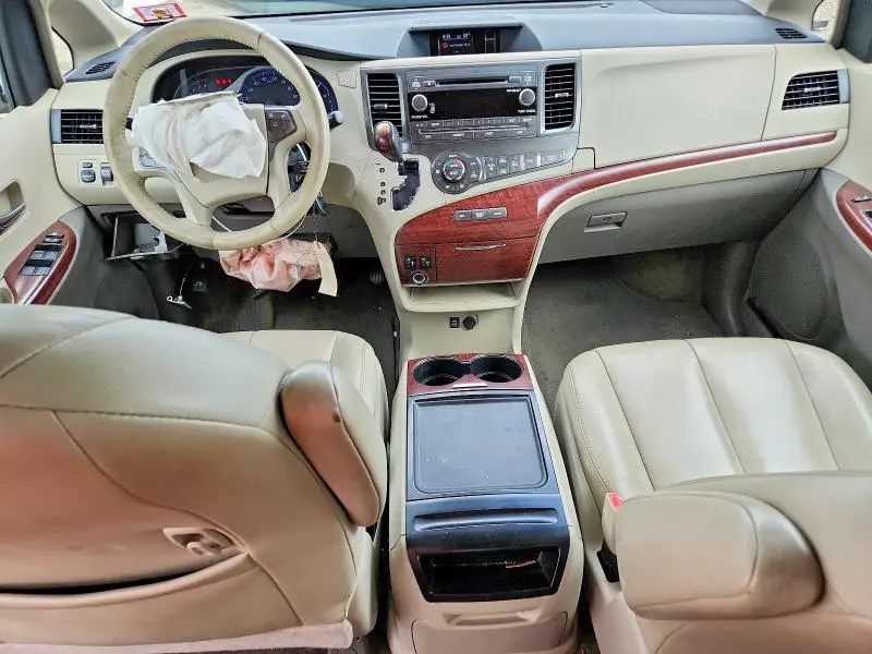 2013 TOYOTA SIENNA XLE 8-PASSENGER  