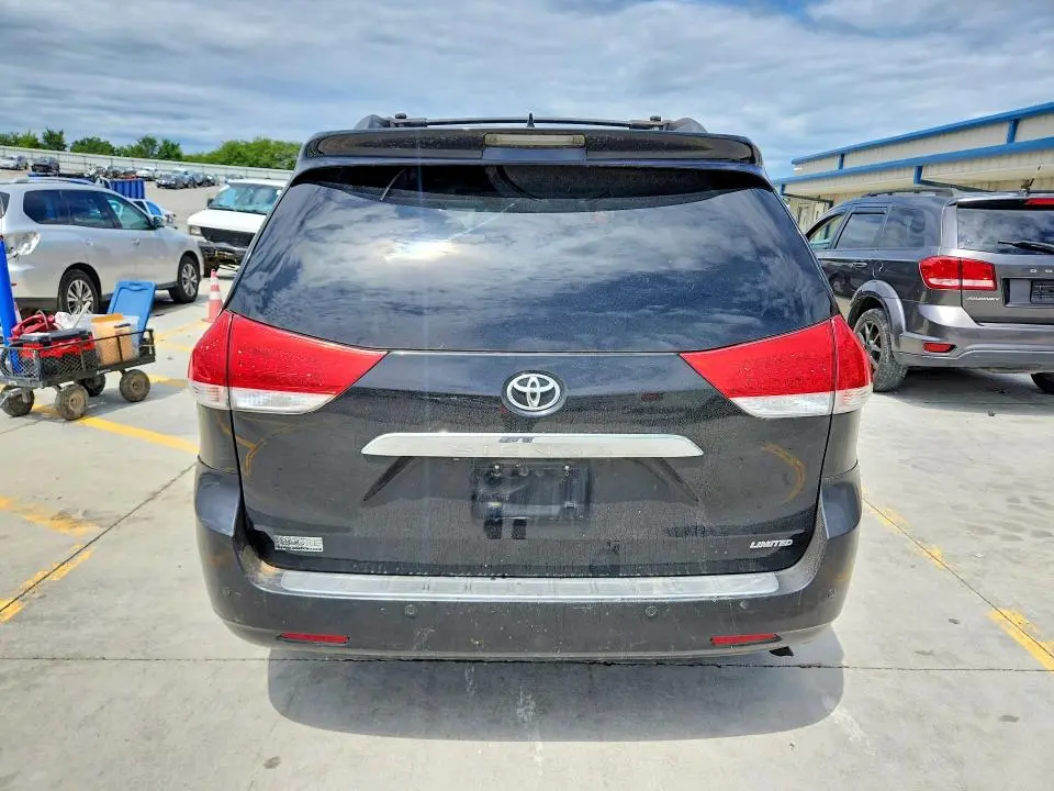 2011 TOYOTA SIENNA LIMITED 7-PASSENGER  