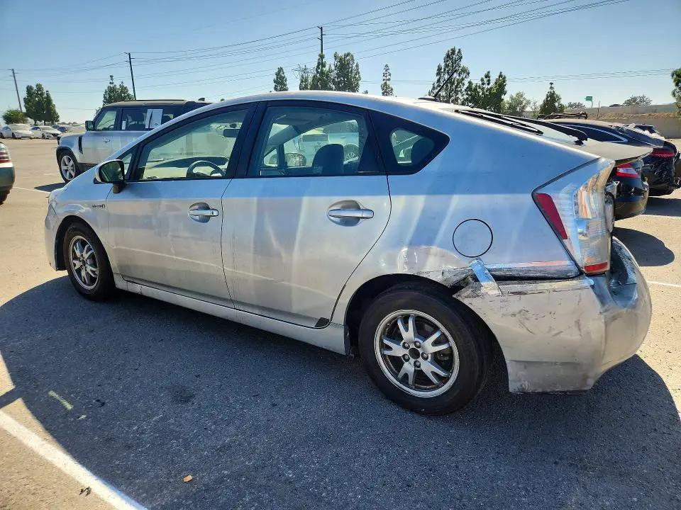 2010 TOYOTA PRIUS III  