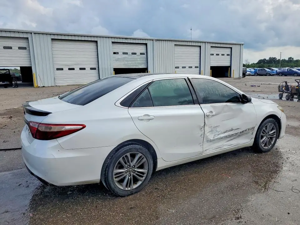 2016 TOYOTA CAMRY SE  