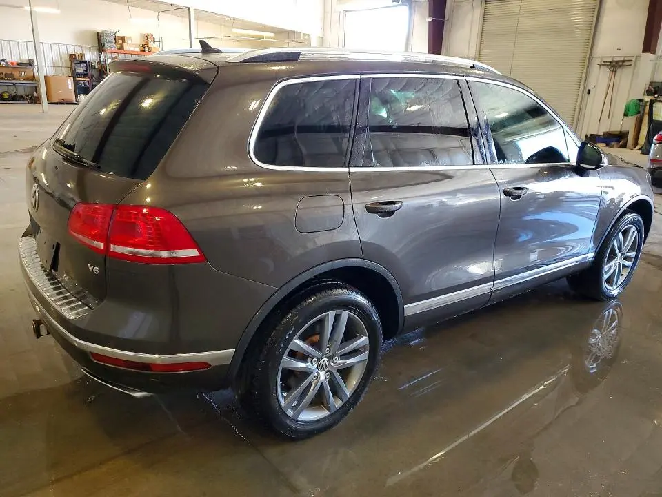 2015 VOLKSWAGEN TOUAREG V6  