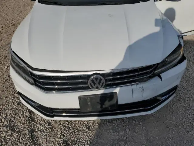 2017 VOLKSWAGEN PASSAT SE  