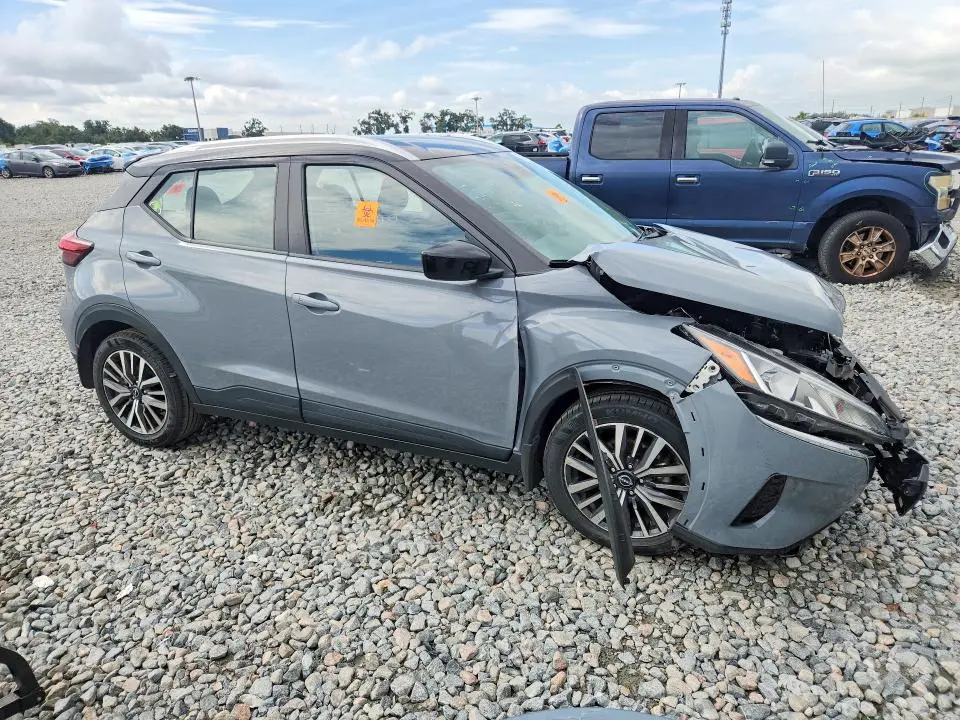2022 NISSAN KICKS SV  
