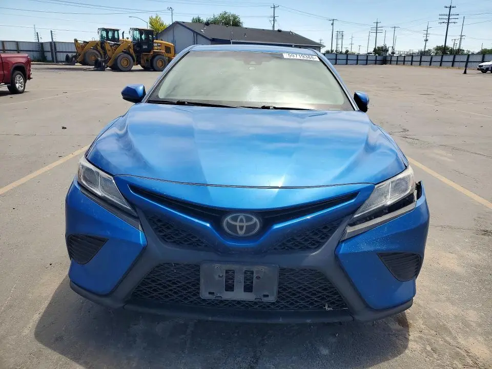 2018 TOYOTA CAMRY SE  
