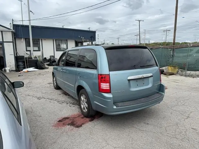 2010 CHRYSLER TOWN & COUNTRY TOURING  