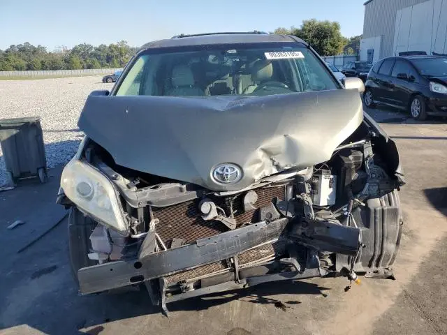 2013 TOYOTA SIENNA XLE  