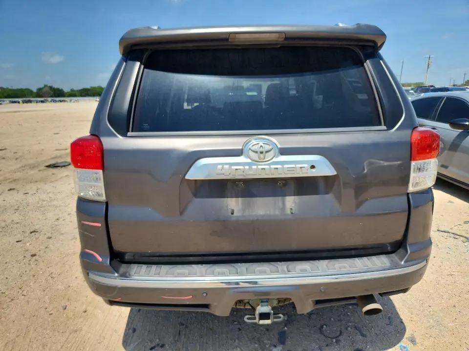 2010 TOYOTA 4RUNNER SR5  