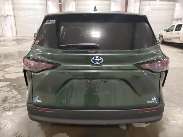 2024 TOYOTA SIENNA LE  