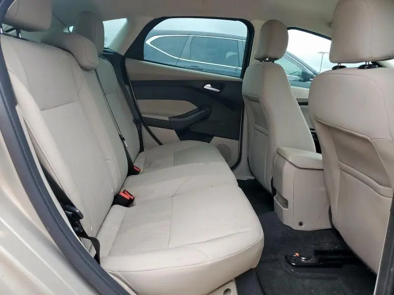 2015 FORD FOCUS SE  