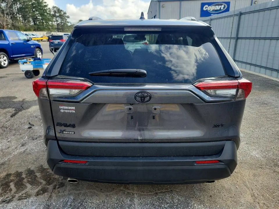 2025 TOYOTA RAV4 XLE  