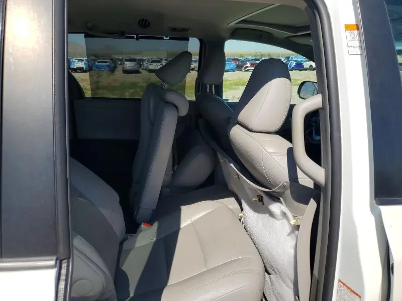 2017 TOYOTA SIENNA XLE 8-PASSENGER  