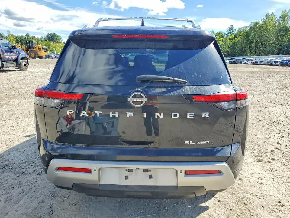 2022 NISSAN PATHFINDER SL  