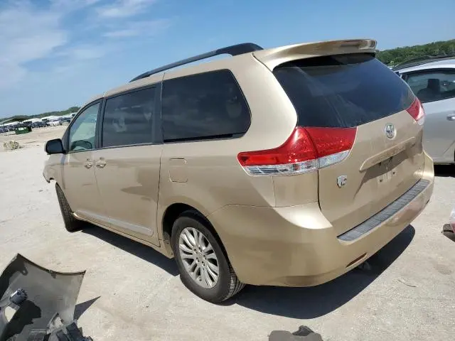 2012 TOYOTA SIENNA XLE  