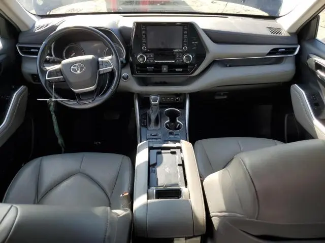 2022 TOYOTA HIGHLANDER XLE  