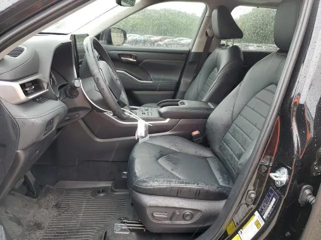 2024 TOYOTA HIGHLANDER LE  