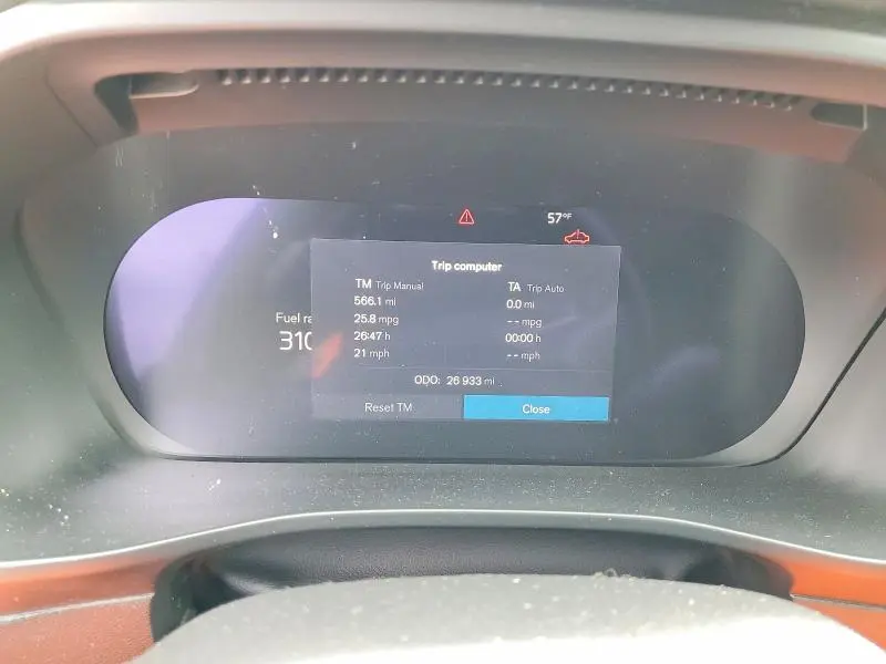 2023 VOLVO XC40 PLUS  