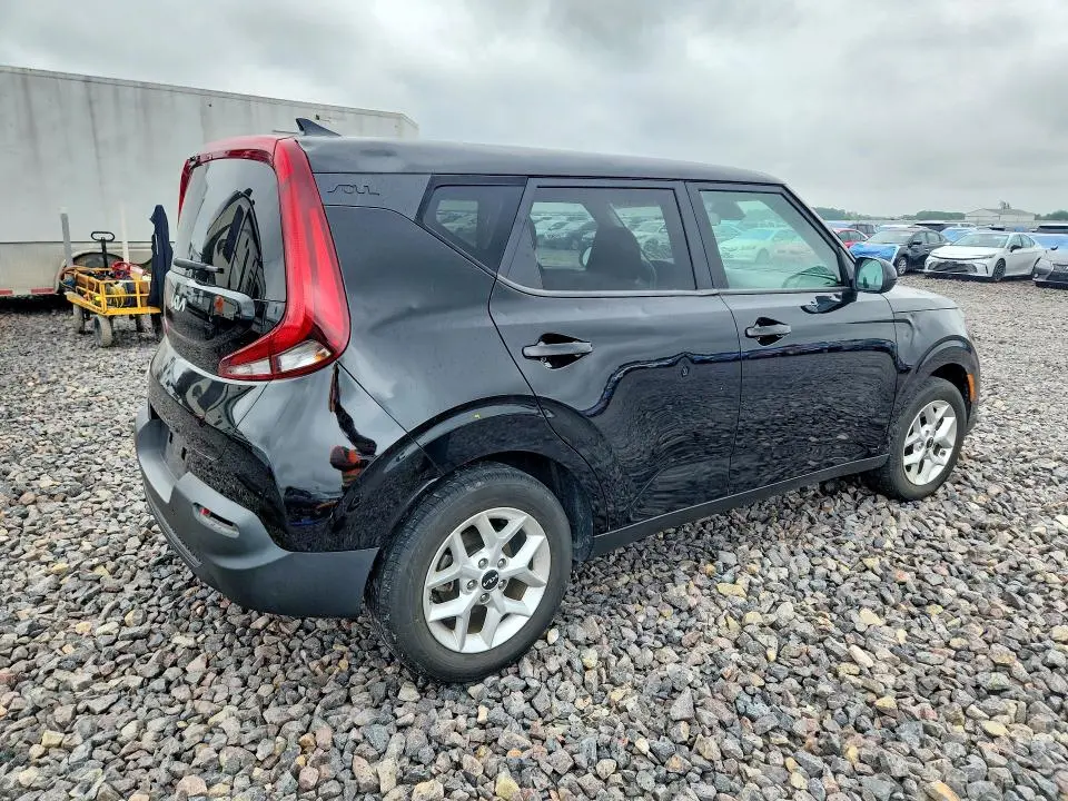 2022 KIA SOUL LX  