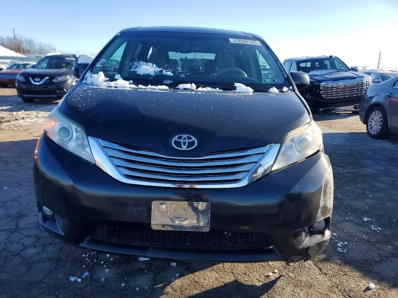 2011 TOYOTA SIENNA LE  