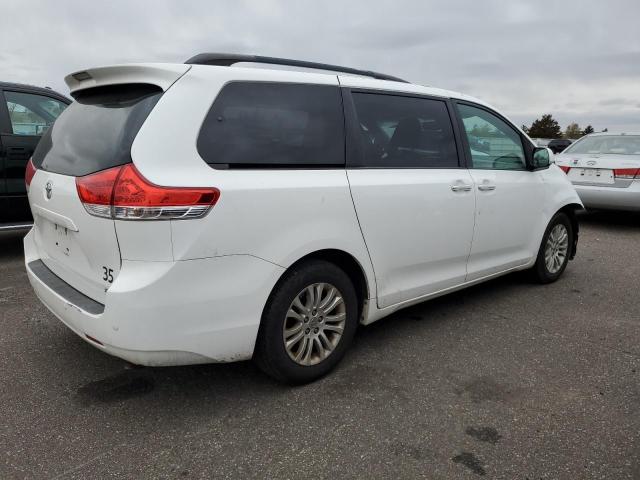 2013 TOYOTA SIENNA XLE