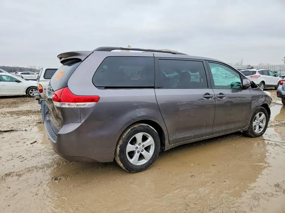 2011 TOYOTA SIENNA LE 8-PASSENGER  