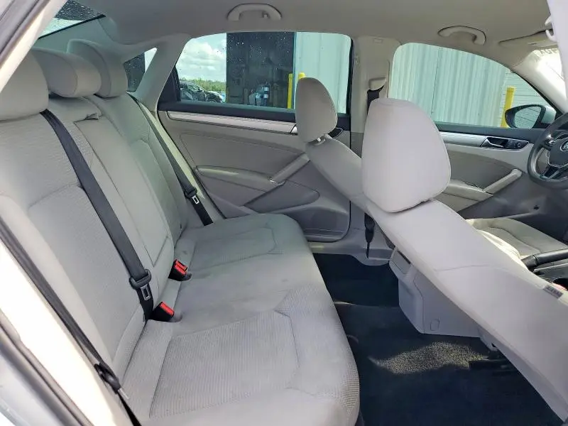 2017 VOLKSWAGEN PASSAT S  