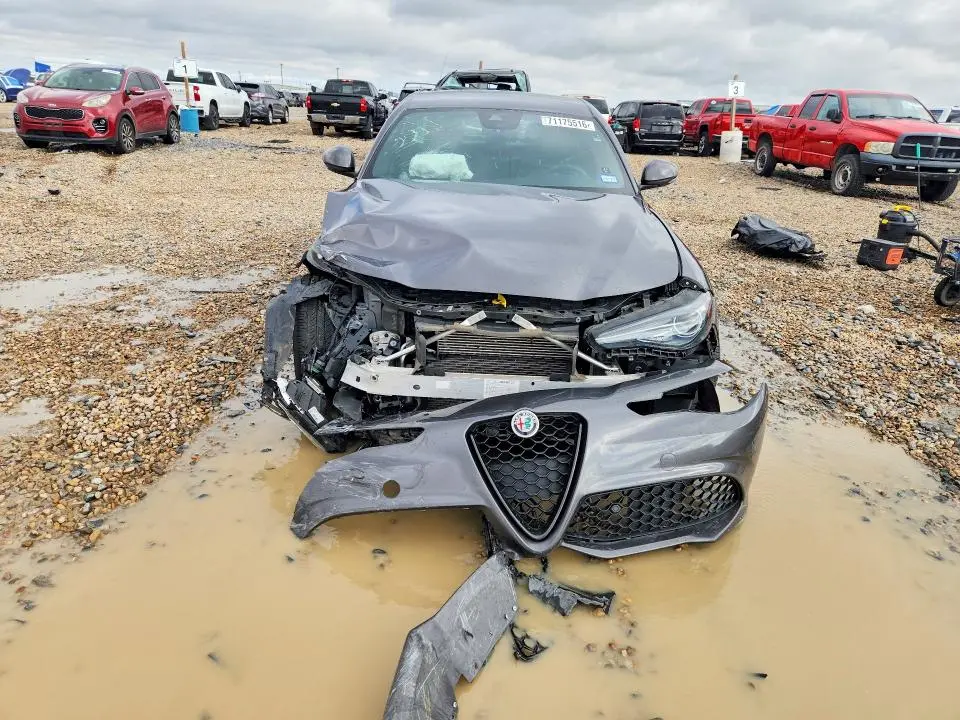 2022 ALFA ROMEO GIULIA   