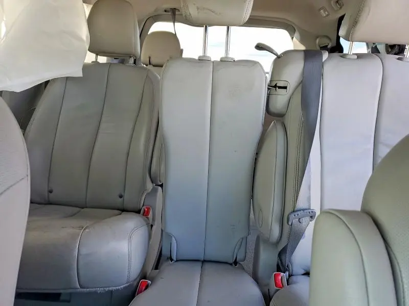 2014 TOYOTA SIENNA XLE  