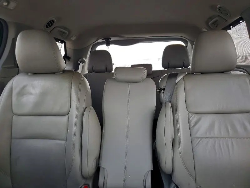 2016 TOYOTA SIENNA XLE PREMIUM 8-PASSENGER  