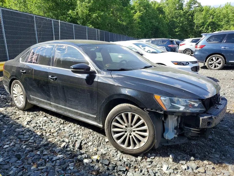 2016 VOLKSWAGEN PASSAT SE  
