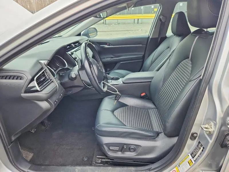 2019 TOYOTA CAMRY SE  