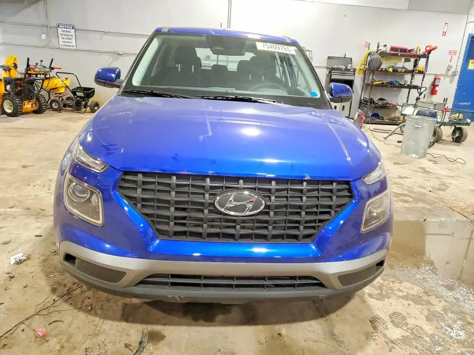 2025 HYUNDAI VENUE SE  